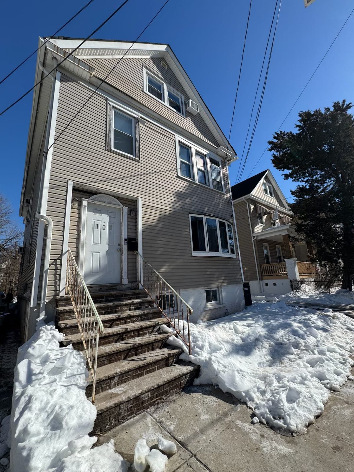 101 Harvey Street: Spacious 5br house - looking for 1 guy, its private rooms thumbnail 1