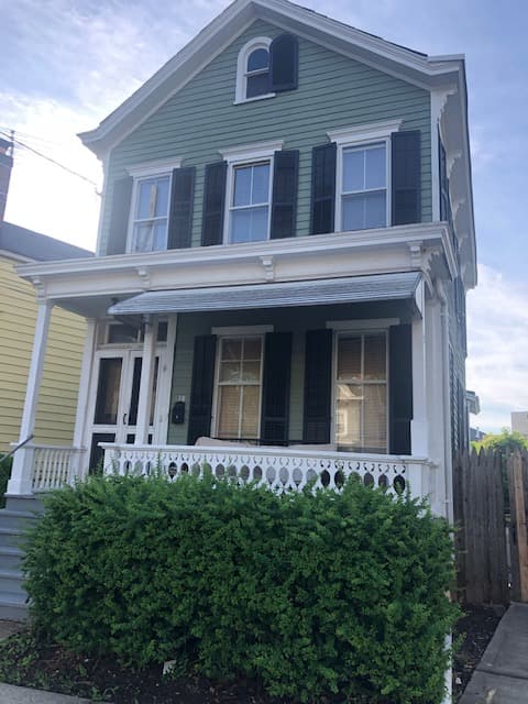 16 MINE STREET- 3 Bedroom House for up to 5 Tenants. 100 Steps to College Ave, W/D in Basement thumbnail 1