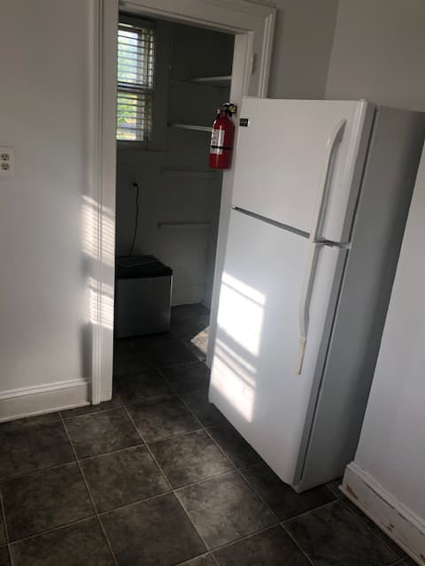16 MINE STREET- 3 Bedroom House for up to 5 Tenants. 100 Steps to College Ave, W/D in Basement thumbnail 3