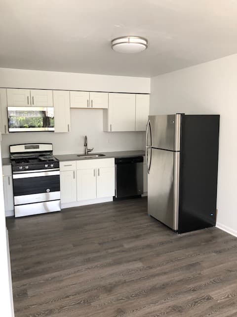46 RAY STREET-PRIME LOCATION, Rent includes Heat and Parking thumbnail 1