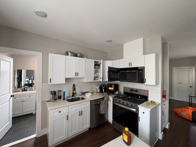 Completely renovated, giant, 7 bedroom Guilden Street masterpiece thumbnail 2