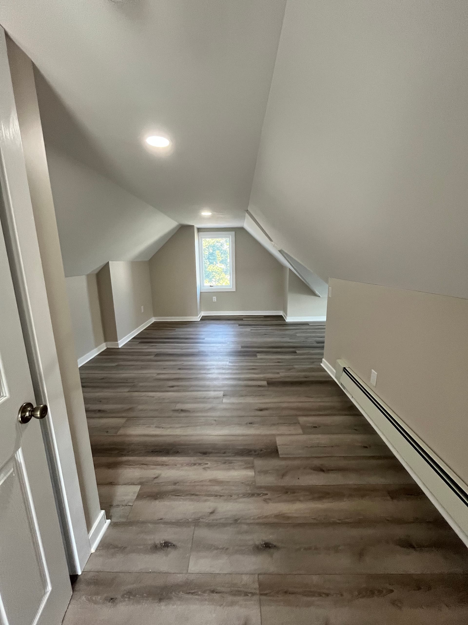 215 Hamilton St, 5 Bed 2 Bath, Fully Renovated, 8-10 mins walk to Yard bus stop, good for 10 people, $6,500/mo thumbnail 6