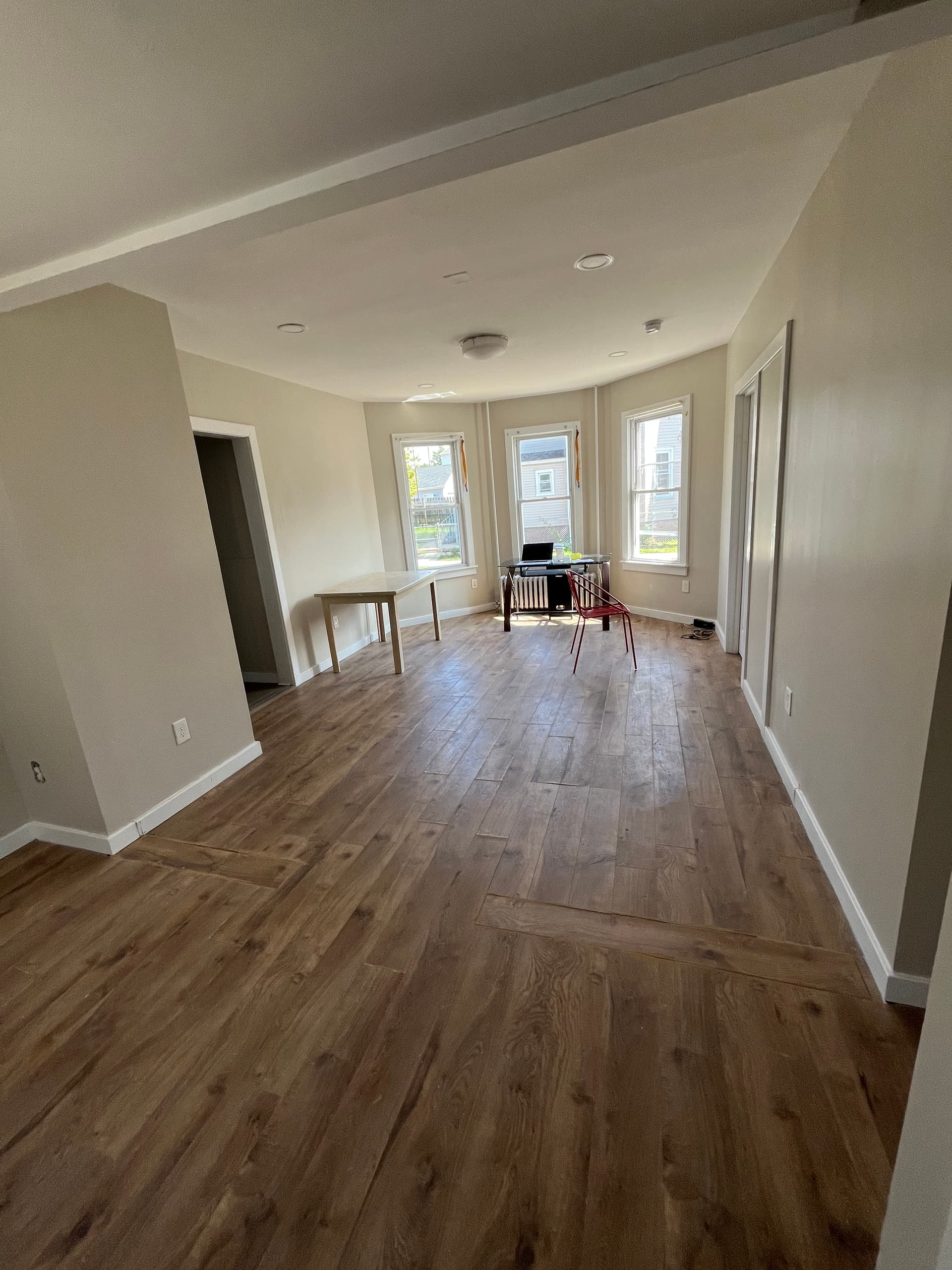 215 Hamilton St, 5 Bed 2 Bath, Fully Renovated, 8-10 mins walk to Yard bus stop, good for 10 people, $6,500/mo thumbnail 9