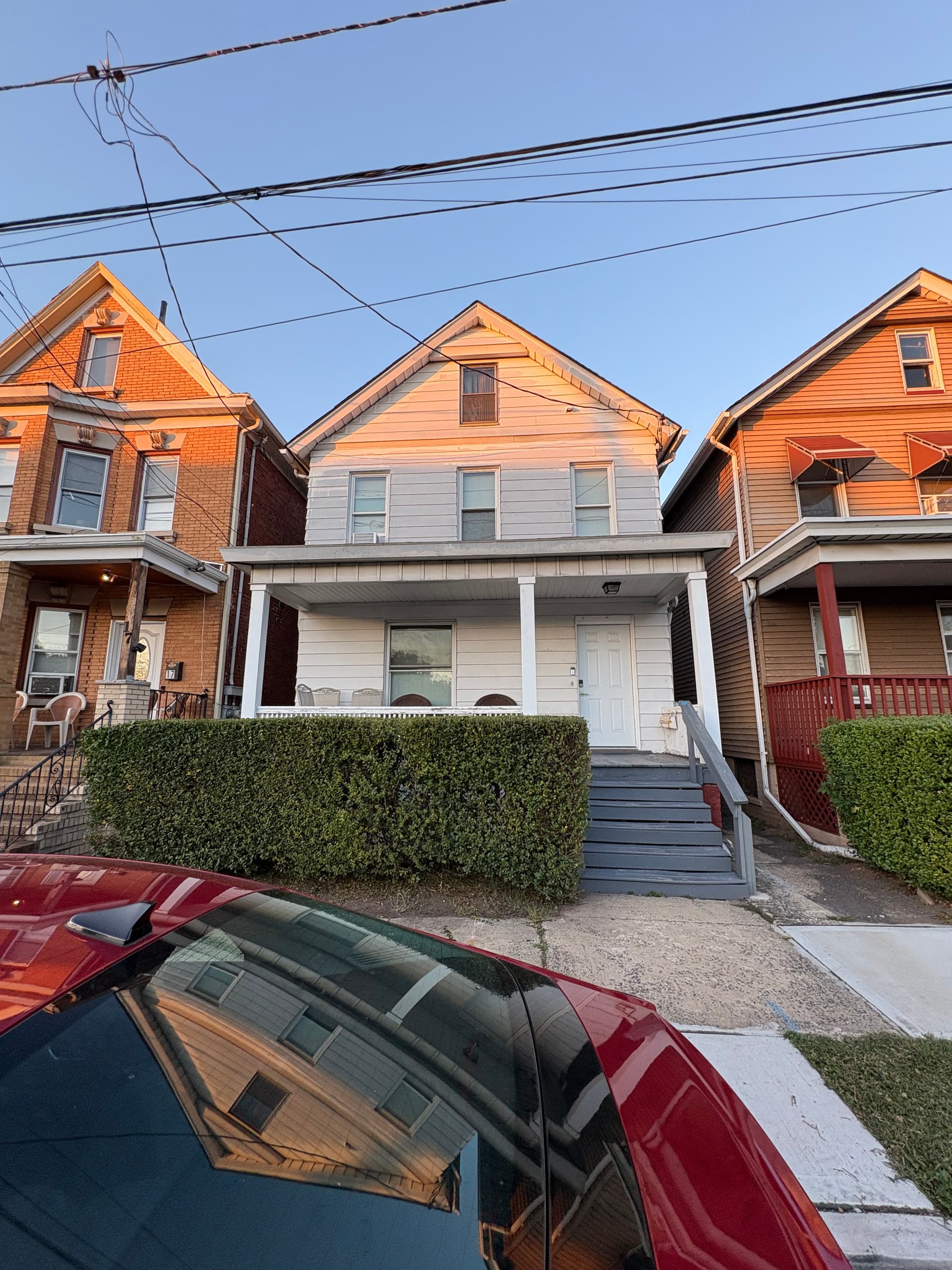 15 Delafield 5 Bedrooms for 7- Large private yard and free onsite laundry. New windows and floors. thumbnail 1