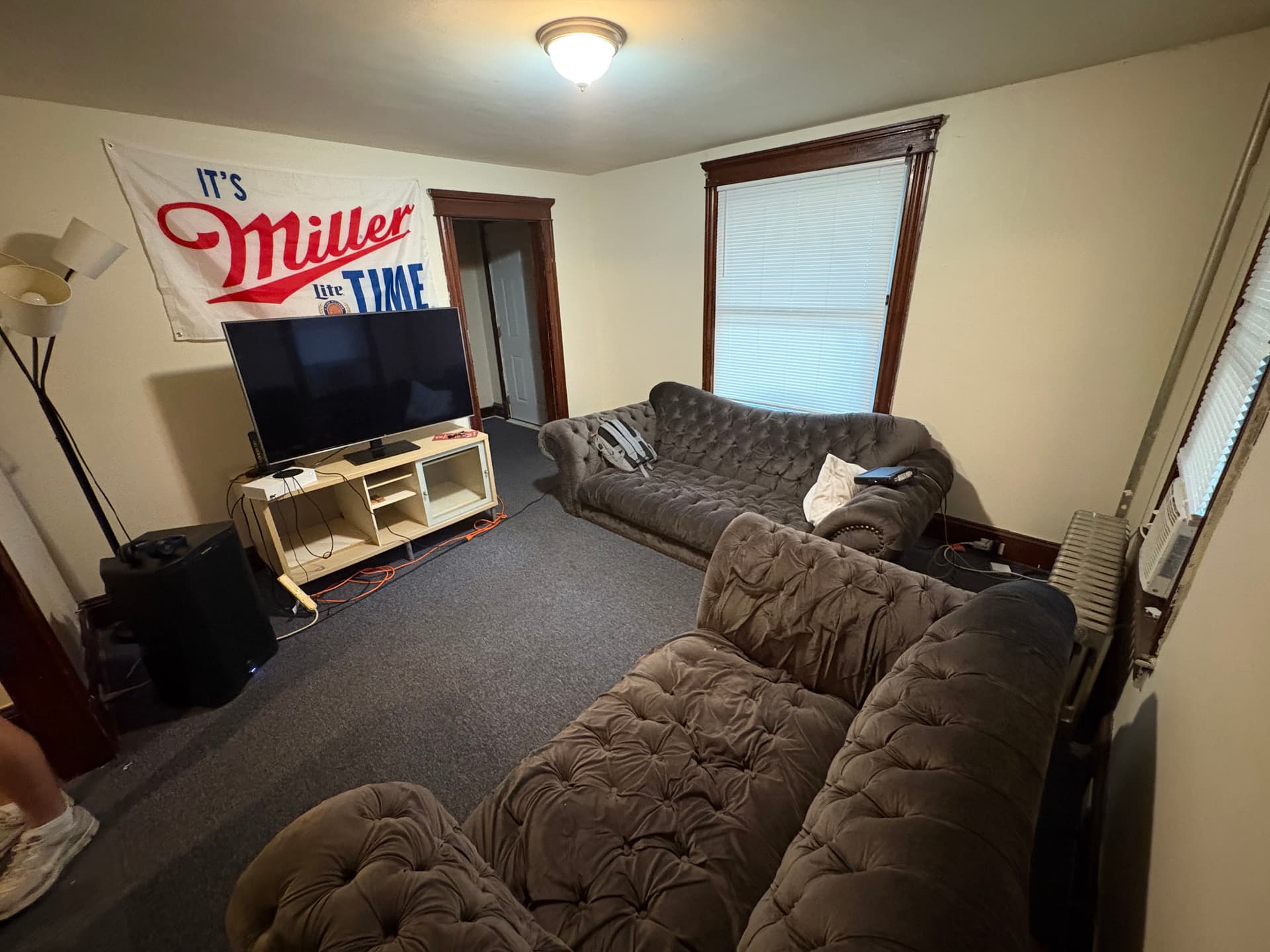 15 Delafield 5 Bedrooms for 7- Large private yard and free onsite laundry. New windows and floors. thumbnail 2