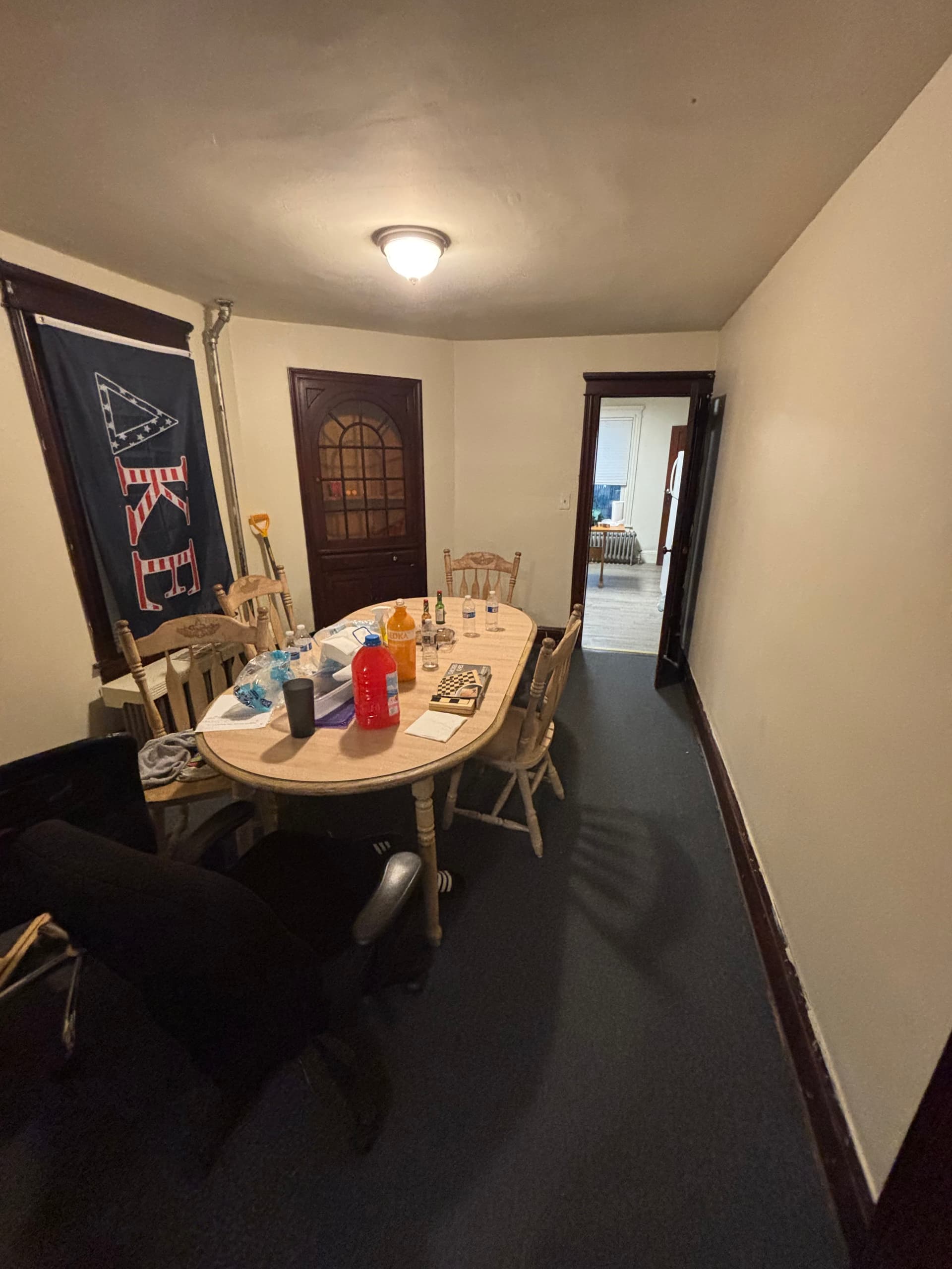 15 Delafield 5 Bedrooms for 7- Large private yard and free onsite laundry. New windows and floors. thumbnail 3