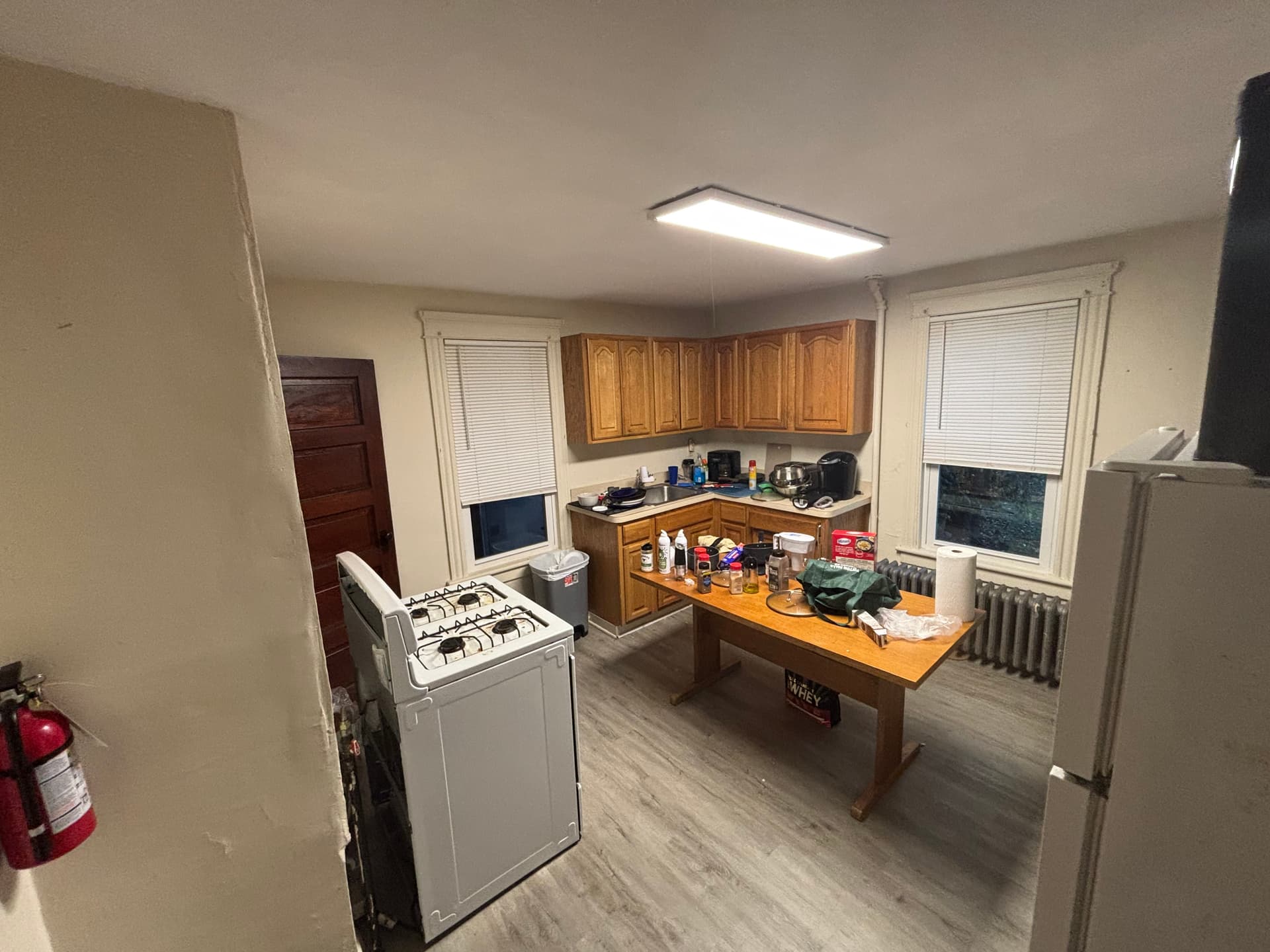 15 Delafield 5 Bedrooms for 7- Large private yard and free onsite laundry. New windows and floors. thumbnail 4