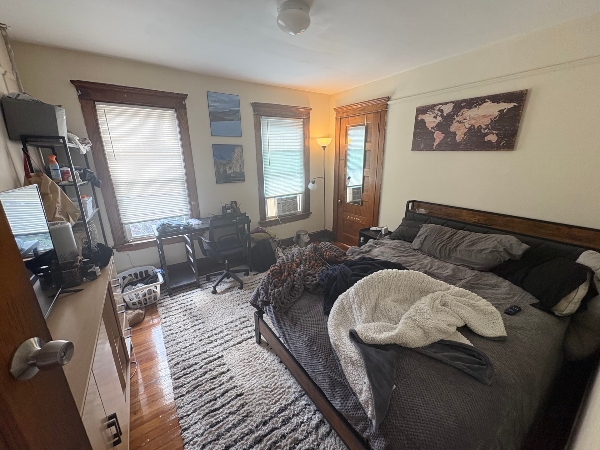 3 Courtlandt: Enormous 8 beds. Legal for 10. 2 1/2 BR. Off street parking for 6 cars. 3 Courtland St thumbnail 4