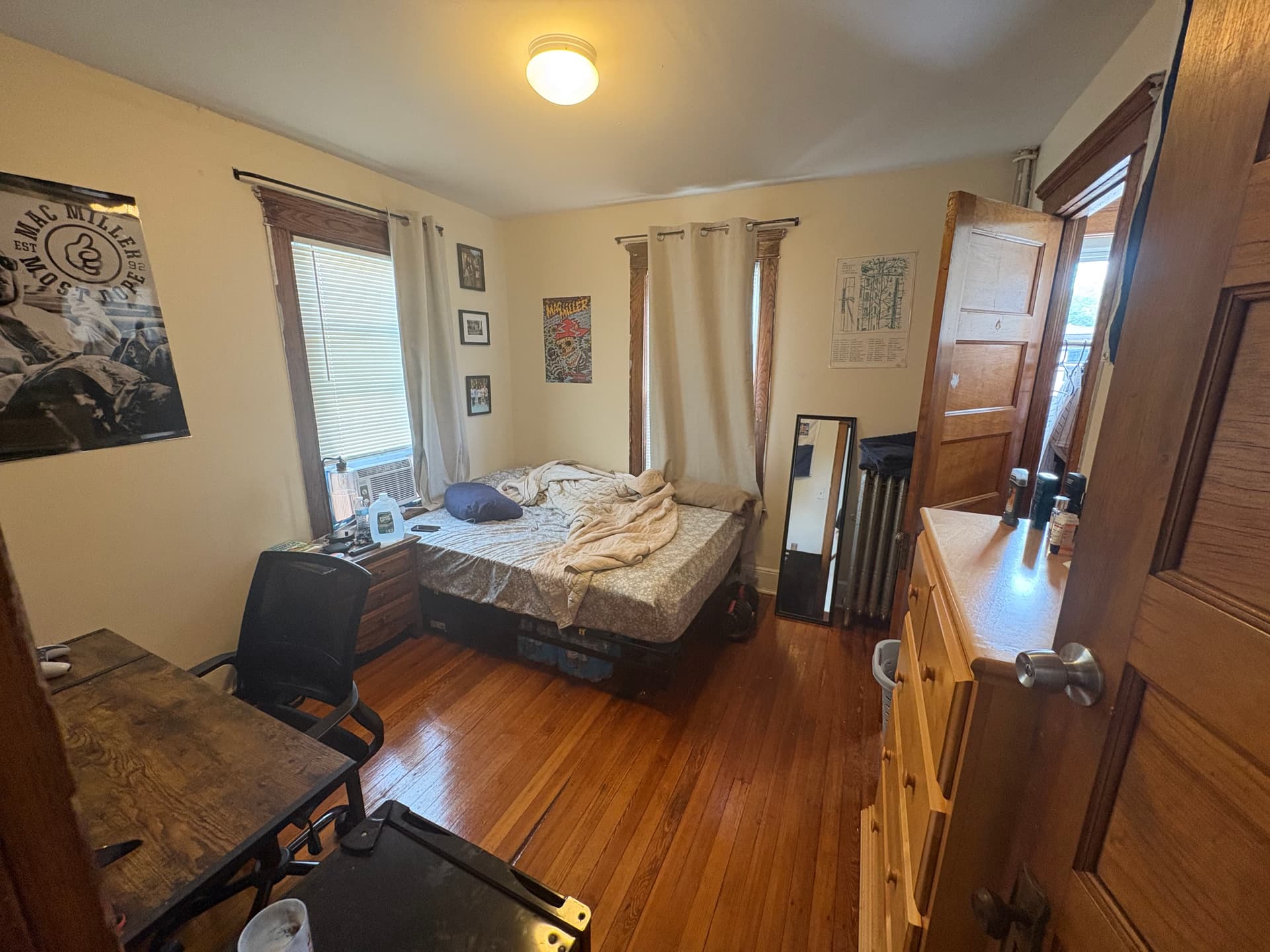 3 Courtlandt: Enormous 8 beds. Legal for 10. 2 1/2 BR. Off street parking for 6 cars. 3 Courtland St thumbnail 6