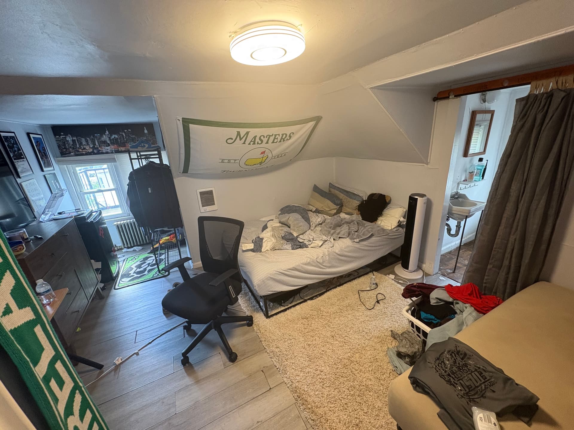 3 Courtlandt: Enormous 8 beds. Legal for 10. 2 1/2 BR. Off street parking for 6 cars. 3 Courtland St thumbnail 7