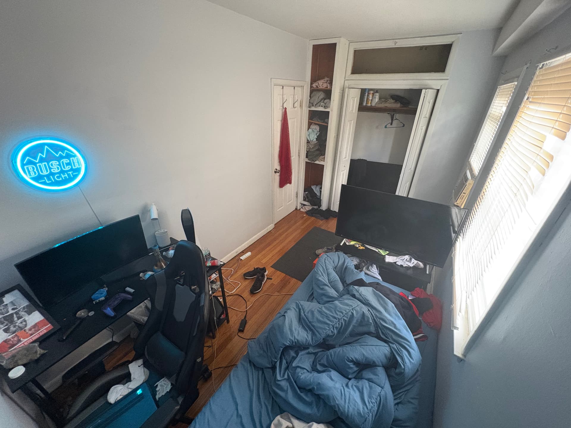 3 Courtlandt: Enormous 8 beds. Legal for 10. 2 1/2 BR. Off street parking for 6 cars. 3 Courtland St thumbnail 10