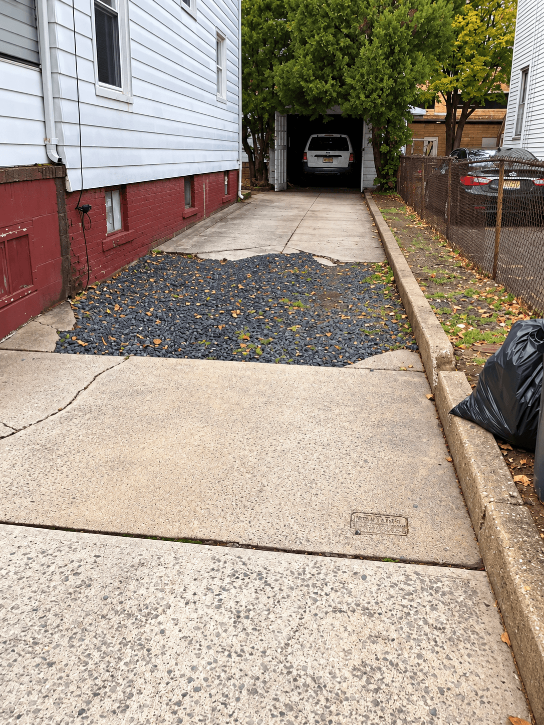 3 Courtlandt: Enormous 8 beds. Legal for 10. 2 1/2 BR. Off street parking for 6 cars. 3 Courtland St thumbnail 2