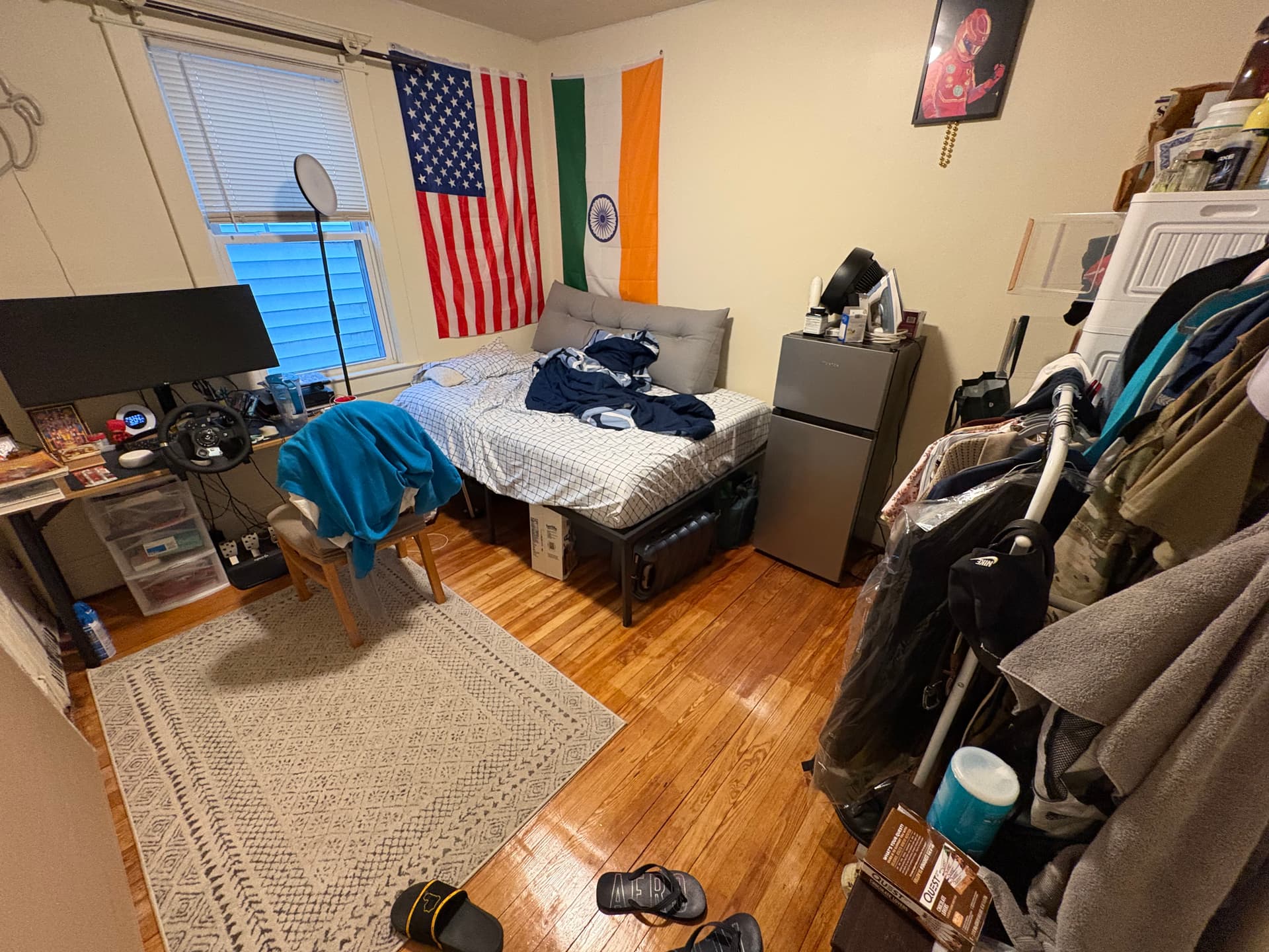 72 Huntington. Huge 6 bedroom, 2 bath house. Large Private yard. Free onsite laundry. thumbnail 4