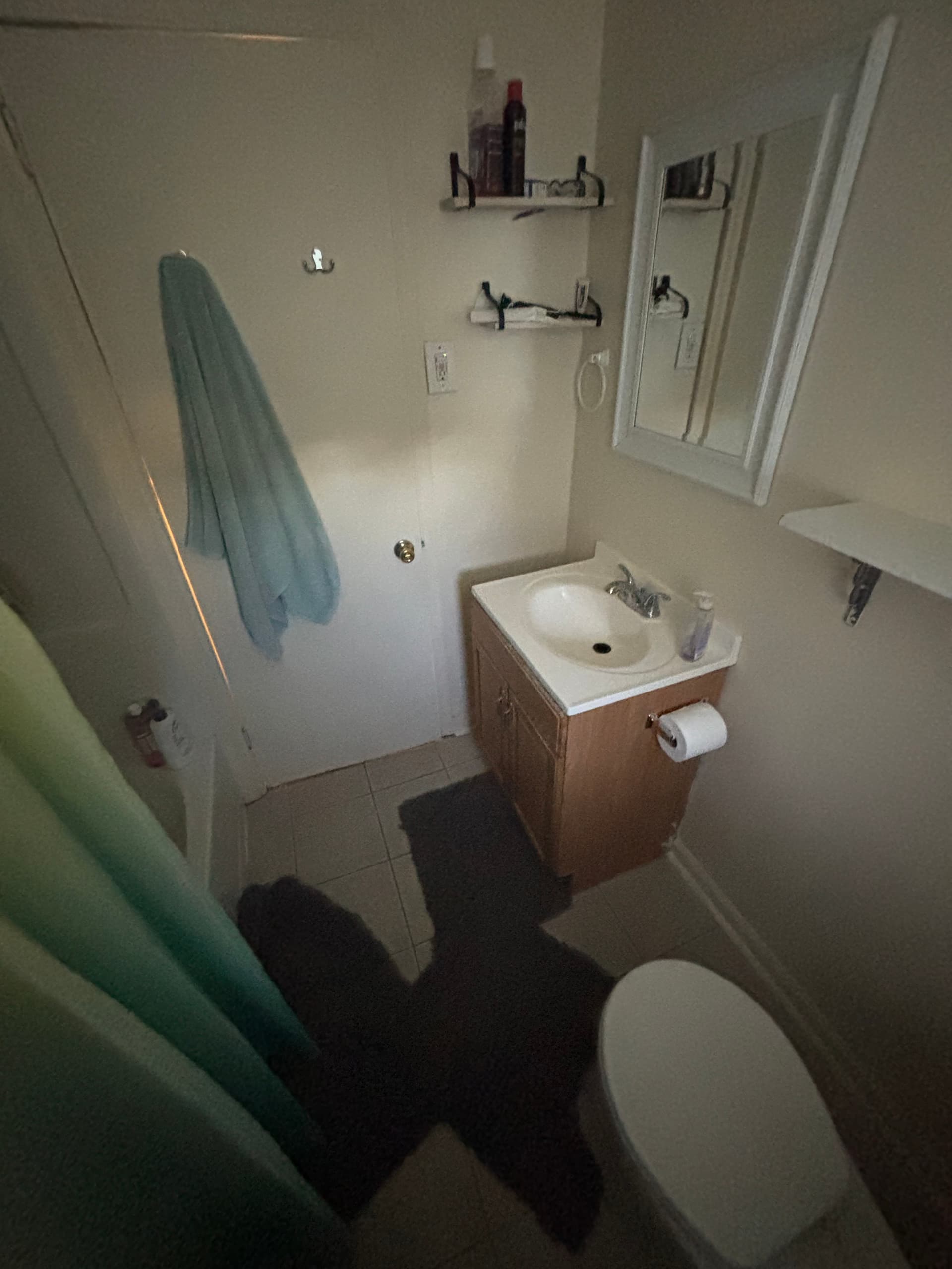 72 Huntington. Huge 6 bedroom, 2 bath house. Large Private yard. Free onsite laundry. thumbnail 5