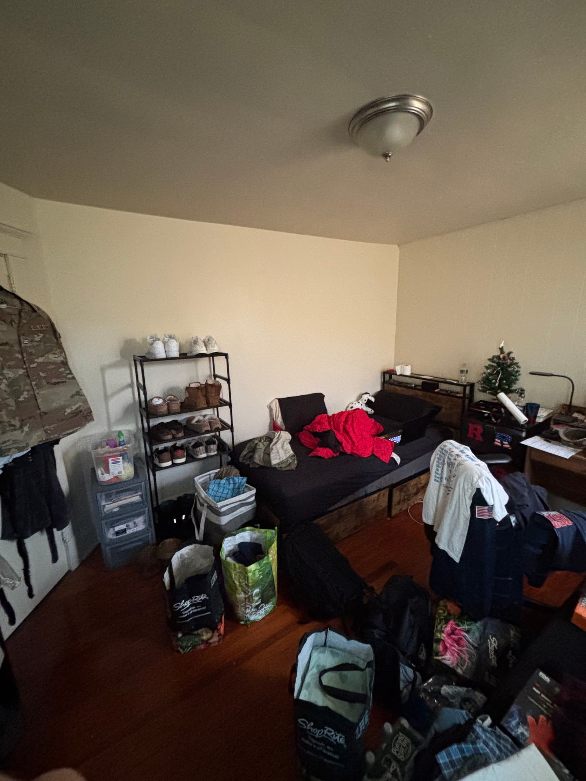 72 Huntington. Huge 6 bedroom, 2 bath house. Large Private yard. Free onsite laundry. thumbnail 10