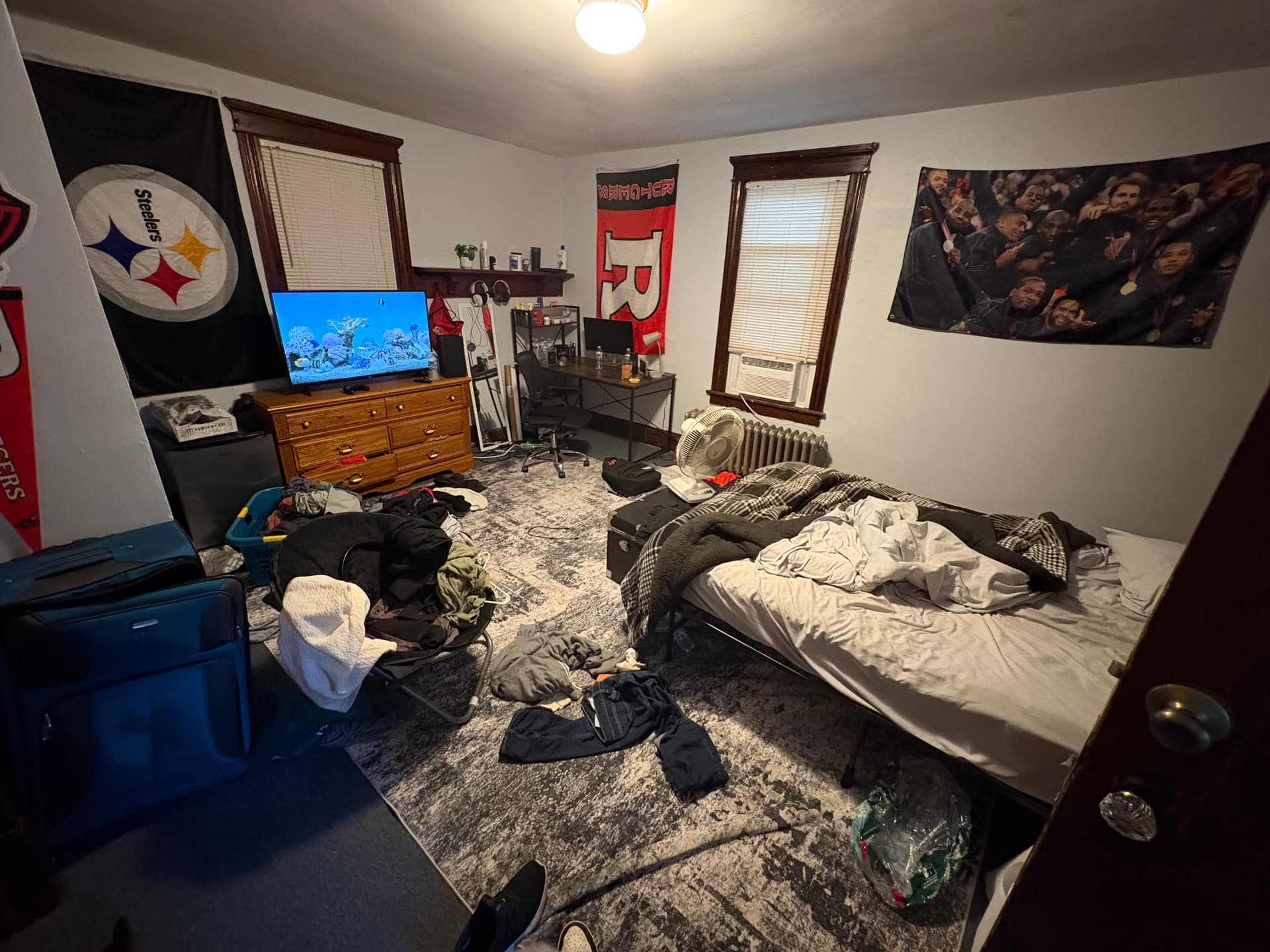 72 Huntington. Huge 6 bedroom, 2 bath house. Large Private yard. Free onsite laundry. thumbnail 12
