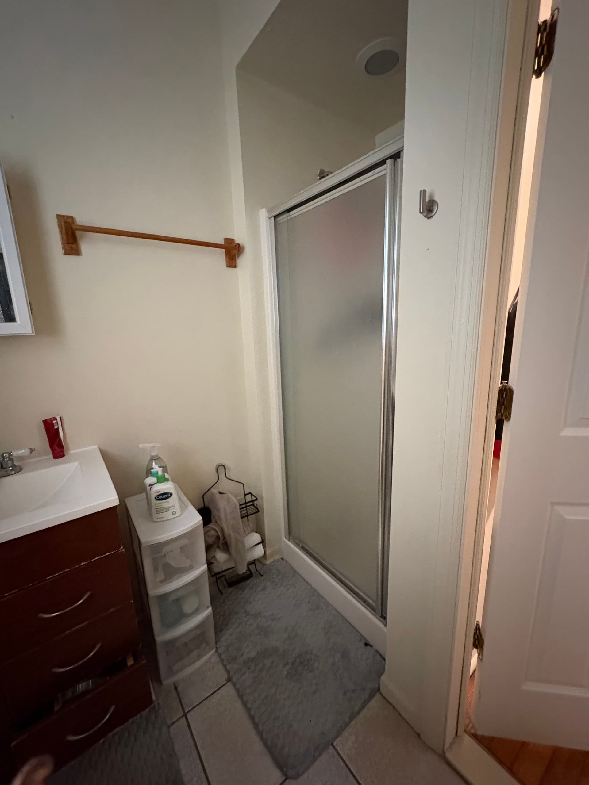 44 Wyckoff | One family house with 4 bedrooms and 2 baths. Hardwood floors, appliances, and backyard thumbnail 6
