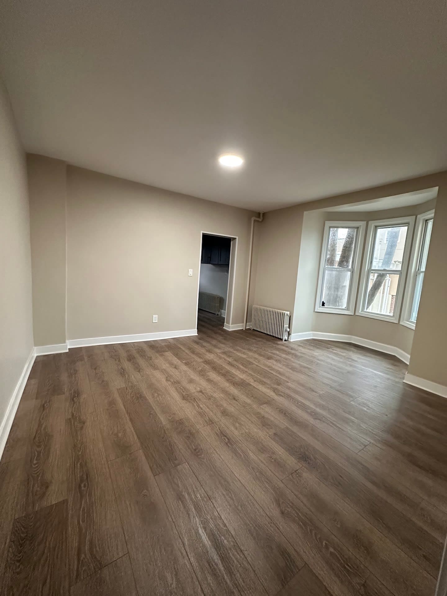 38 Prosper St, less than a block from College Ave, 4 BR, Legal for 7, Fully Renovated thumbnail 2