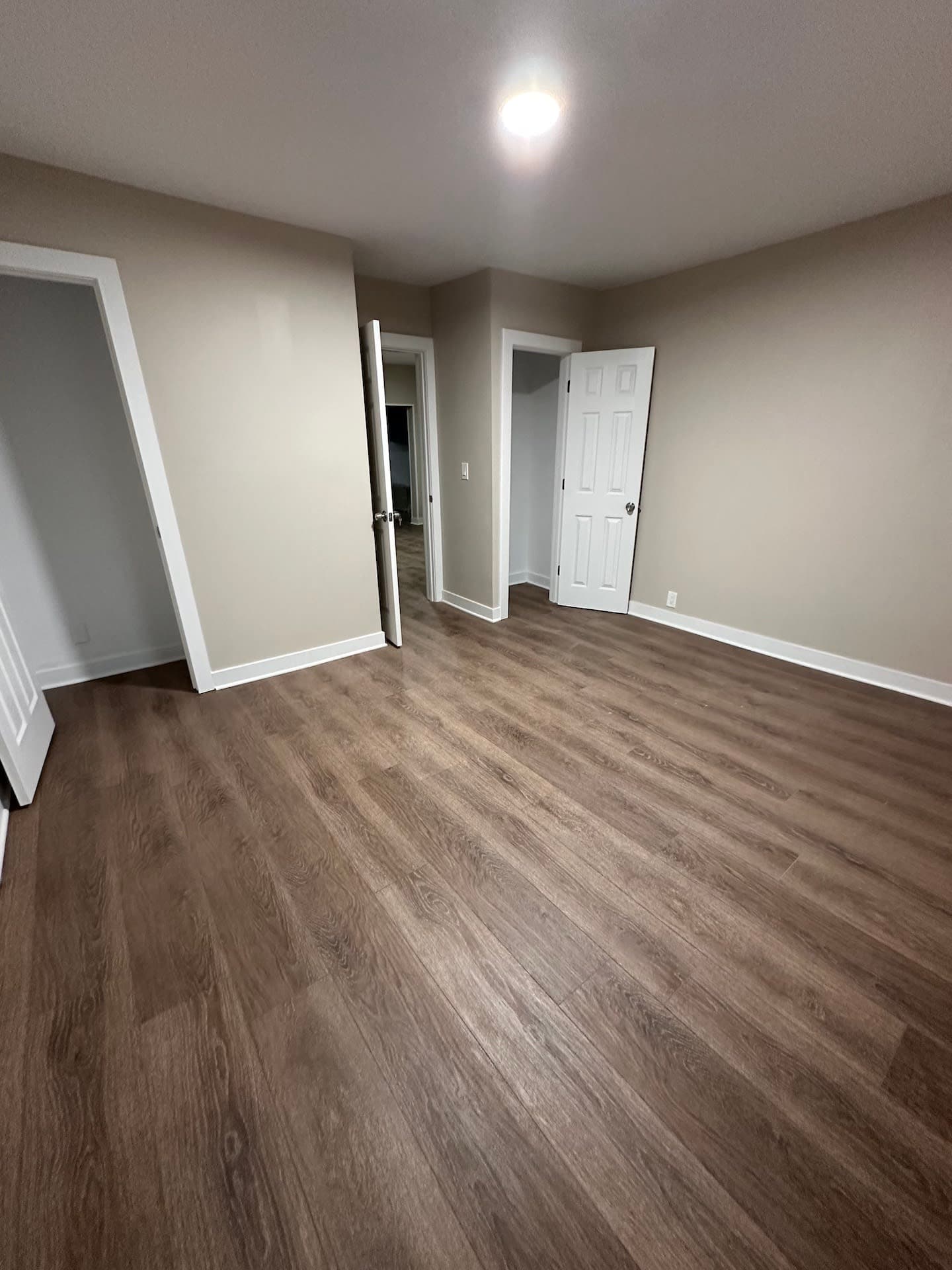 38 Prosper St, less than a block from College Ave, 4 BR, Legal for 7, Fully Renovated thumbnail 6