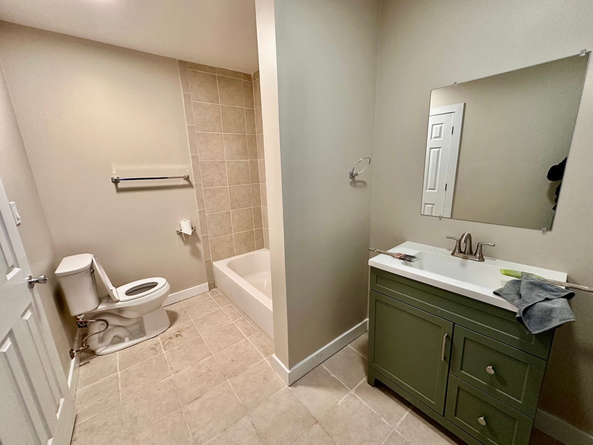 38 Prosper St, less than a block from College Ave, 4 BR, Legal for 7, Fully Renovated thumbnail 8