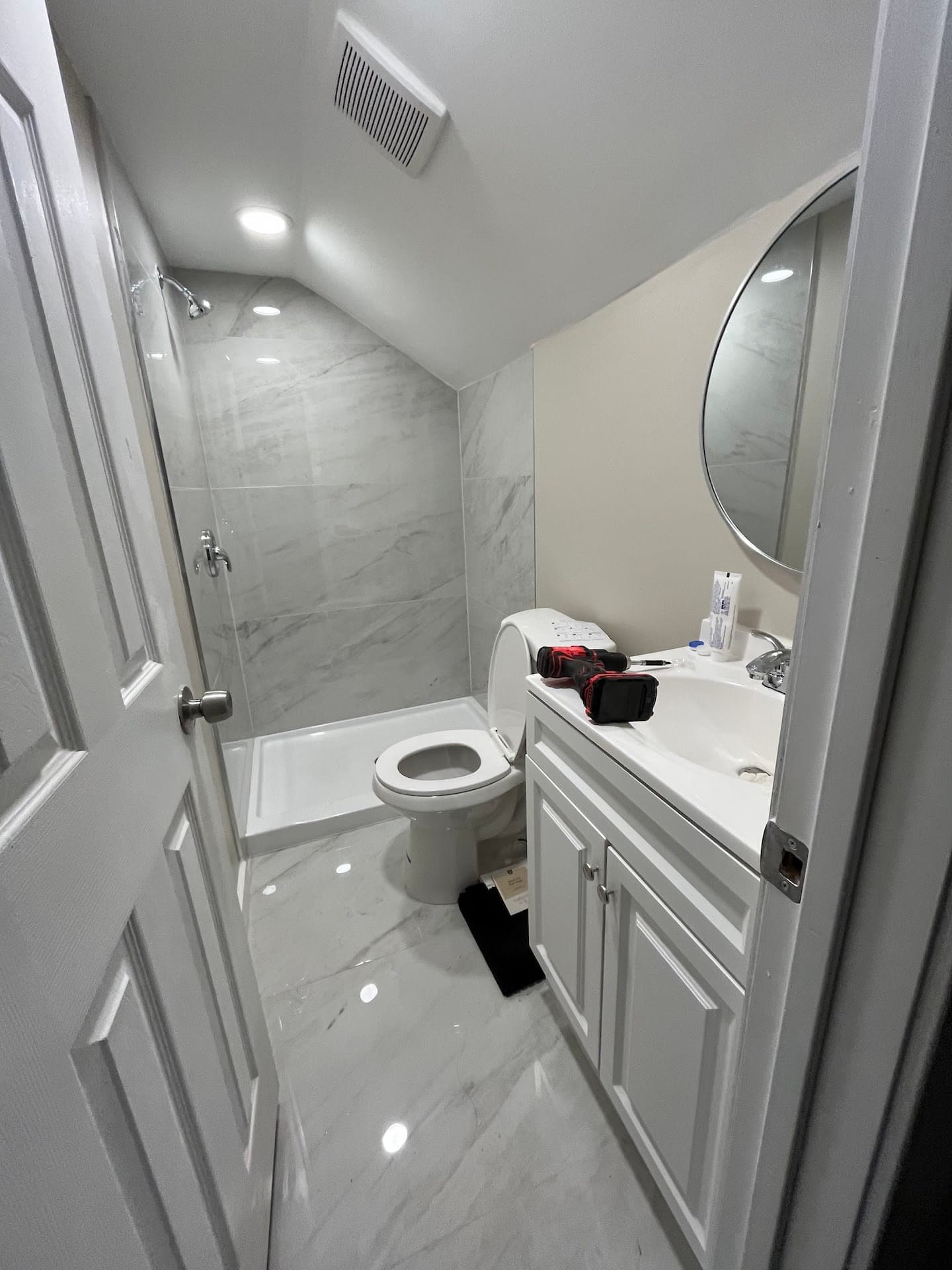 38 Prosper St, less than a block from College Ave, 4 BR, Legal for 7, Fully Renovated thumbnail 9